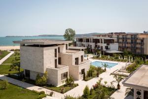 Výhled na bazén z ubytování Apolonia Resort Apartments nebo okolí