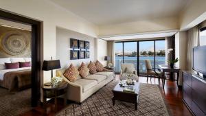 Posezení v ubytování Anantara Riverside Bangkok Resort