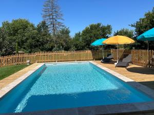 Piscina di Maison d'hôtes "La Clef des Champs" Piscine Ortance o nelle vicinanze