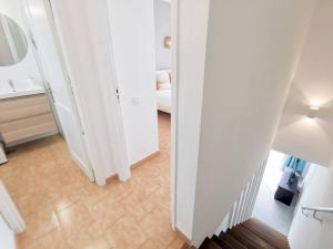 Łóżko lub łóżka w pokoju w obiekcie Marbella Golf 101 By Pride Holiday Rentals