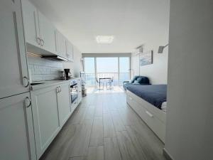 Kuchyň nebo kuchyňský kout v ubytování Mirador 23 Sea View By Pride Holiday Rentals