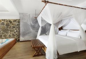 Letto o letti in una camera di Kempinski Seychelles Resort