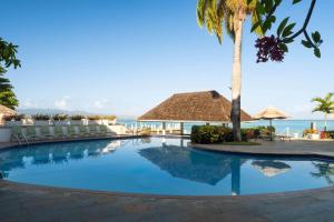 Grand Decameron Montego Beach, A Trademark All-Inclusive Resortの敷地内または近くにあるプール