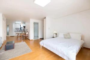 Postel nebo postele na pokoji v ubytování Best Location Spacious The SOHO 202