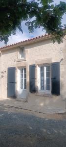 Το κτήριο όπου στεγάζεται  η παραθεριστική κατοικία