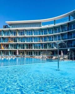 Bazén v ubytování Hotel Linea Mare nebo v jeho okolí