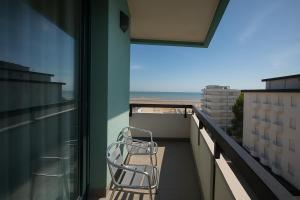 A balcony or terrace at Hotel Ali d'Oro