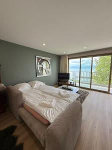 Fotografie z fotogalerie ubytování Appartement Evian vue lac exceptionnel v destinaci Évian-les-Bains
