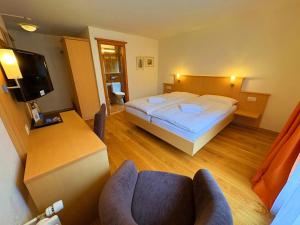 Postel nebo postele na pokoji v ubytování Madrisa Lodge