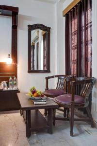 Posezení v ubytování Hotel Prithvi Palace Near RDC & Santosh Hospital