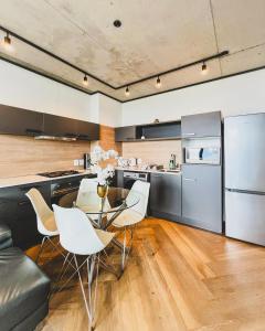 Η κουζίνα ή μικρή κουζίνα στο Olive Apartment on Bridgewaters +7 φωτογραφίες