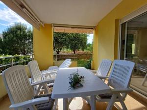 Balkón alebo terasa v ubytovaní Cozy Apartment Mediterraneo
