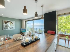 Fotografie z fotogalerie ubytování Appartement Evian vue lac exceptionnel v destinaci Évian-les-Bains
