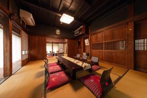 a living room with a couch and a table and chairs at 顔house 若水庵 築100年の古民家ステイ 北総の田園に佇む和の隠れ家 最大12名宿泊可 in Katori