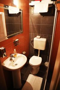 Koupelna v ubytování Hotel Nora
