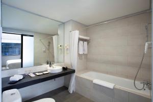 Koupelna v ubytování FOX Lite Hotel Cikarang