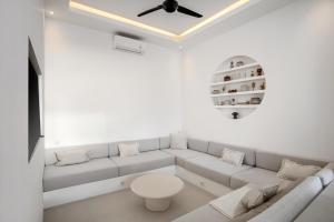 Villa Chai - 2 BR in Ubud的休息区
