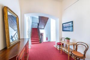 a hallway with a mirror and a table and stairs at Krois Haus | Ferienwohnung Maria Magdalena in Stainz