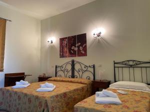 Ένα ή περισσότερα κρεβάτια σε δωμάτιο στο Agriturismo DONNA ROSA