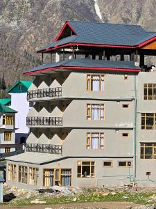 Nespecifikovaný výhled na hory nebo výhled na hory při pohledu z hotelu