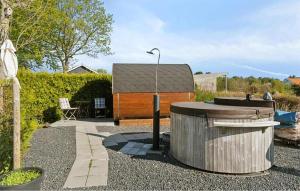 Κήπος έξω από το Gorgeous Home In Hadsund With Sauna