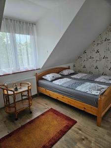 una camera da letto con un letto, una sedia e una finestra di Apartment in Balatonakali 36227 a Balatonakali
