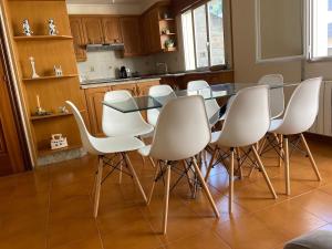 Η κουζίνα ή μικρή κουζίνα στο Villa Playa Raxó +13 φωτογραφίες