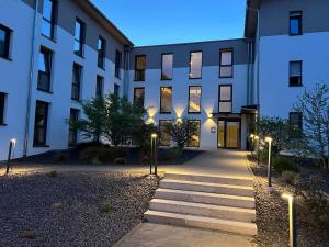 a building with lights in front of it at Jellys Apartment - 70qm - Balkon - Küche - Parken - 2x smart TV - King Size Bett - nur 5min zum Europa Park in Rheinhausen