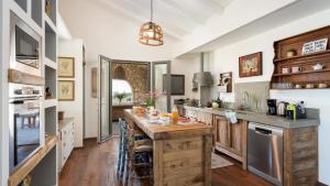 Køkken eller tekøkken på VILLA LA CASINA 4, Emma Villas