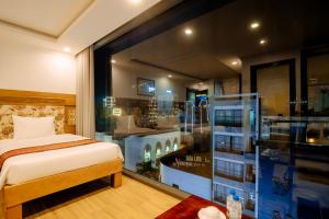 Postel nebo postele na pokoji v ubytování A9 Beach Hotel Da Nang + 37 fotografií