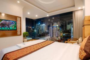 Postel nebo postele na pokoji v ubytování A9 Beach Hotel Da Nang