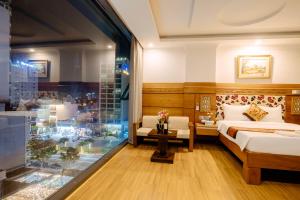 Postel nebo postele na pokoji v ubytování A9 Beach Hotel Da Nang