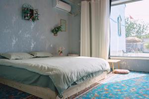 Good Morning International Chain Hostel Of Yining City客房内的一张或多张床位