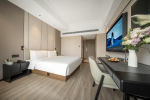 Postel nebo postele na pokoji v ubytování Atour Hotel Chengdu Taikoo Li Riverside