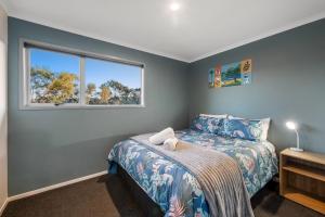 Postel nebo postele na pokoji v ubytování Sunny Paihia Retreat with BBQ, Spa and Pool