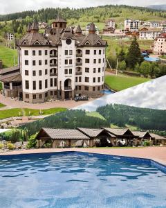Bazén v ubytování Mardan Palace SPA Resort nebo v jeho okolí
