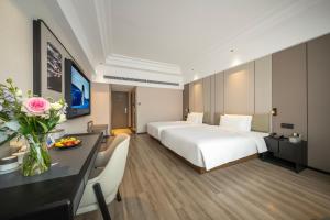 Postel nebo postele na pokoji v ubytování Atour Hotel Chengdu Taikoo Li Riverside