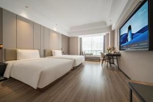 TV a/nebo společenská místnost v ubytování Atour Hotel Chengdu Taikoo Li Riverside