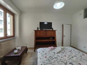 a bedroom with a bed and a table and a tv at Corsica 23 - Affitti Brevi Italia in Gravina in Puglia