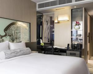 Ліжко або ліжка в номері Hyatt Centric Victoria Harbour