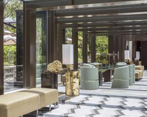 Зона вітальні в Hyatt Centric Victoria Harbour