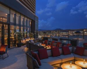 Зона вітальні в Hyatt Centric Victoria Harbour