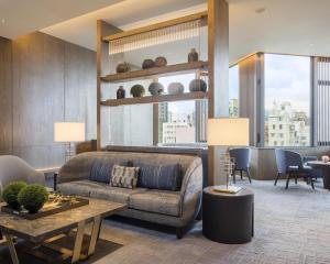 Зона вітальні в Hyatt Centric Victoria Harbour