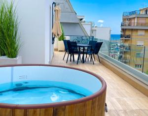 Μπαλκόνι ή βεράντα στο GEA SEAVIEW APARTMENT - Bright Top-Floor Gem in central Nettuno, Steps from the Station