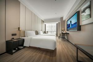 TV a/nebo společenská místnost v ubytování Atour Hotel Chengdu Taikoo Li Riverside