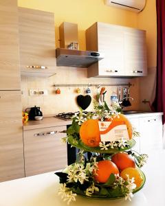 a stand with oranges on it in a kitchen at Apartment Inn in Aci Castello