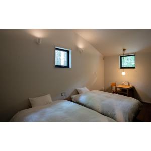 Postel nebo postele na pokoji v ubytování Nold forest house 那須高原の森の中で心地よく暮らす宿