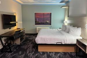 Voodi või voodid majutusasutuse Baymont by Wyndham Texas City toas