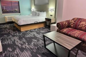 Voodi või voodid majutusasutuse Baymont by Wyndham Texas City toas