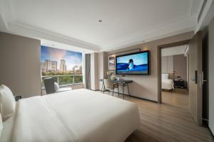 TV a/nebo společenská místnost v ubytování Atour Hotel Chengdu Taikoo Li Riverside